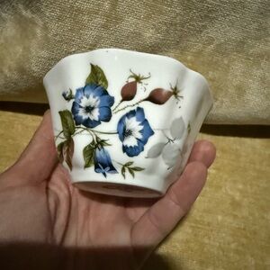 Blue Floral Porcelain tea cup Royal Graftob fine bone china 4m England like new